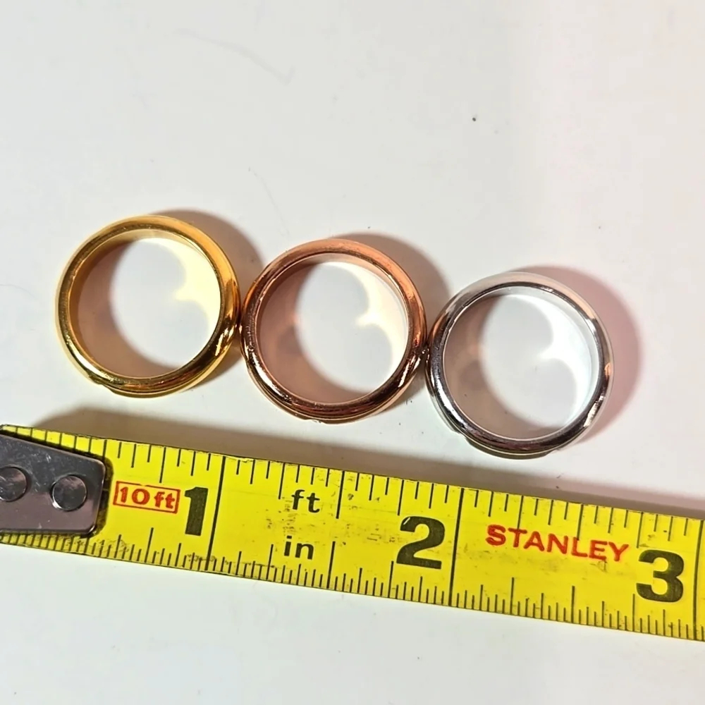 Avon NWOT Set-of-Three Elegant Tri-Color Stacking Rings Crystals Sz 5